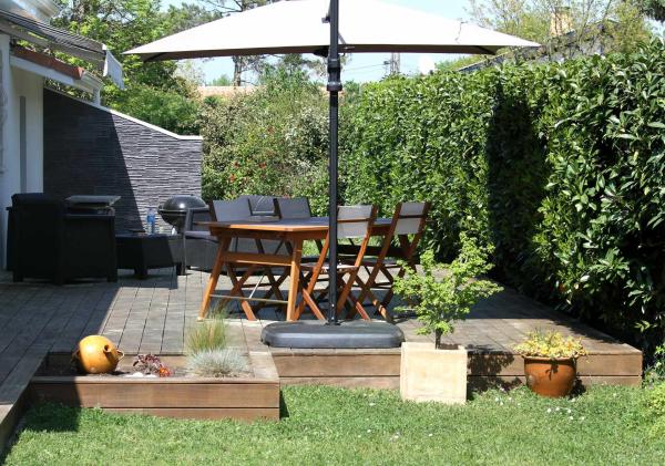 Salon de jardin en bois à Payns